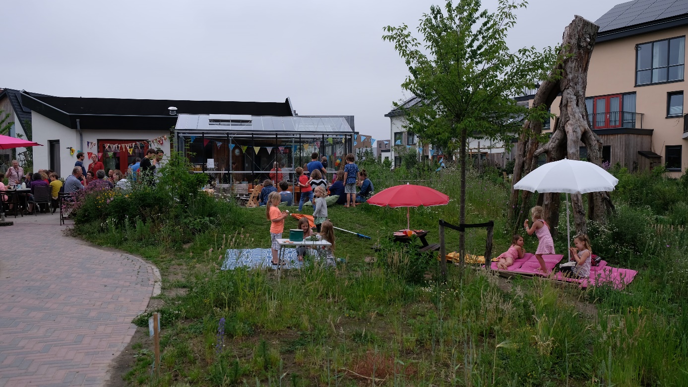 Zomerfeest bij het buurthuis, in Mandora, ecowijk in Houten